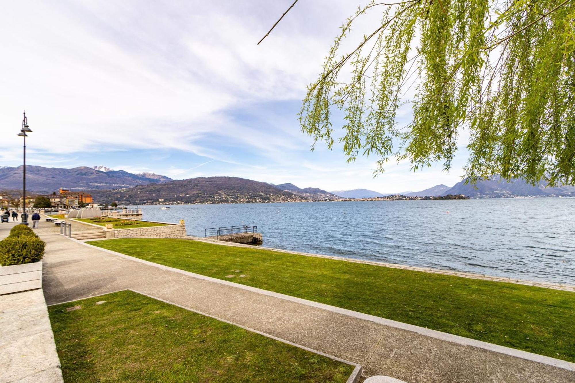 Golden Lake - Luxury Apartment ☆☆☆☆☆ - 100M From The Lake バヴェーノ エクステリア 写真